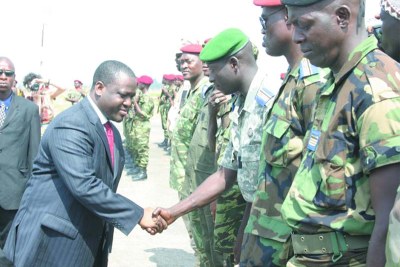 Le premier ministre ivoirien Guillaume Soro avec des anciens rebelles