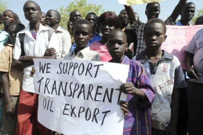 South Sudanese citizens show support for their government's decision  to shut down all national oil production, effectively cutting off the flow of crude oil from South Sudan to Sudan (file photo).