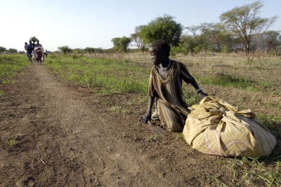 A young girl rests on the way to seek shelter after fleeing heavy fighting in Abyei (file photo).
