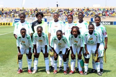 L'équipe de football  féminin du Zimbabwe.