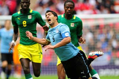 Senegal's Ba Abdoulaye (left) fouls Uruguay's Luis Suarez and is sent off at Wembley Stadium, London.