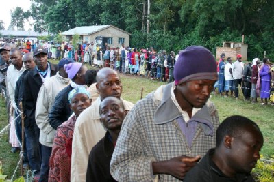 Voters line up to cast their ballots in Kenya's 2007 presidential election.