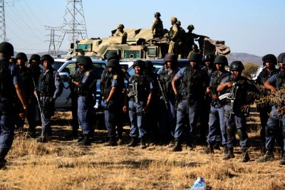 Police on the scene at Lonmin platinum mine in Marikana in' the North West where ongoing violence resulted in the shooting of a number of people on Thursday, 16 August 2012.