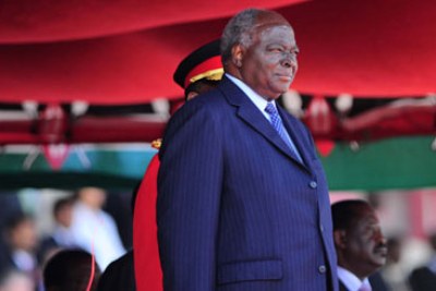 Kenyans keen on President Mwai Kibaki's achievements.
