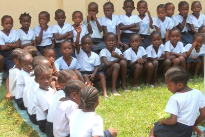 Des élèves du lycée Bolingani  dans la commune de Kintambo à Kinshasa, le jour de lélection du comité délèves