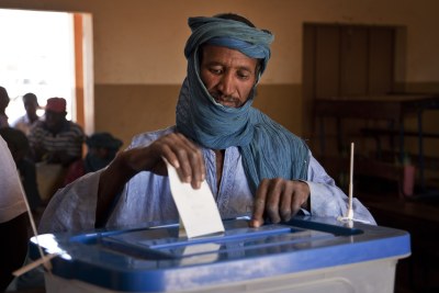 A citizen votes in Mali.