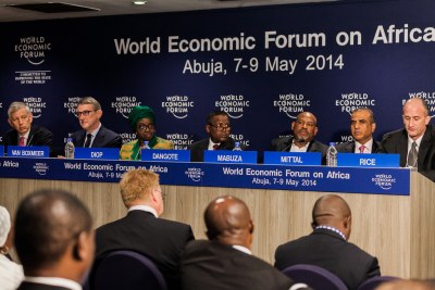 Conférence de presse des panélistes du Forum Économique mondiale d'Abuja, Nigeria mai 2014
