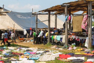 Des expulsés de Brazzaville le 19/05/2014 réinstallés dans un centre de transit dans un cité de la commune de Maluku à Kinshasa.