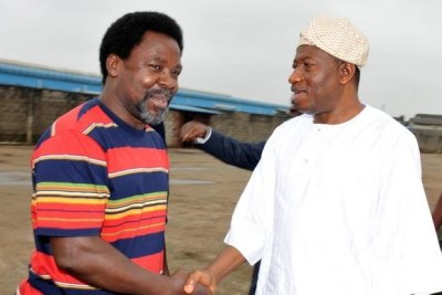 Prophet T.B. Joshua welcoming President Jonathan during a condolence visit to the Synagogue Church in Lagos today.