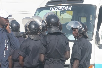 Forces de l'ordre dans une rue à Dakar