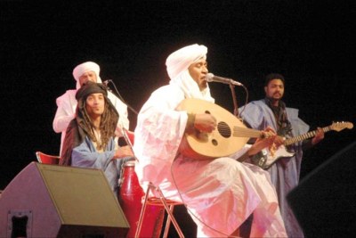Pour ce grand retour, Abdelhadi Belkhayat, qui travaille actuellement sur un répertoire varié composé de chansons religieuses et d'invocations.