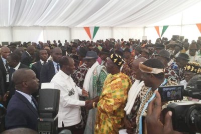 Ouattara accueilli par les chefs traditionnels