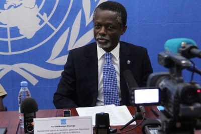 Le Représentant spécial du Secrétaire général en République centrafricaine, Parfait Onanga-Anyanga, lors d’une conférence de presse.