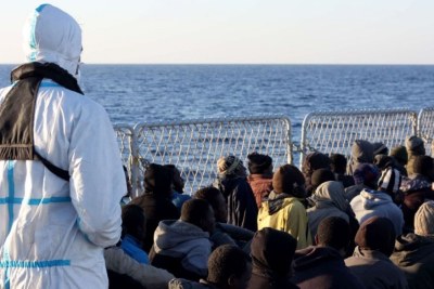 Plus de 2.400 migrants au large de la Libye