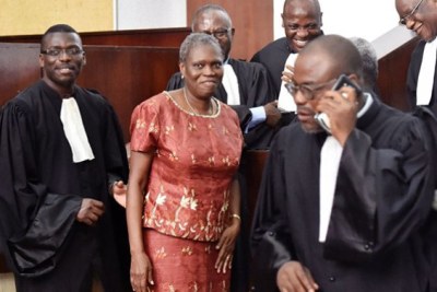 Simone Gbagbo en compagnie de ses avocats
