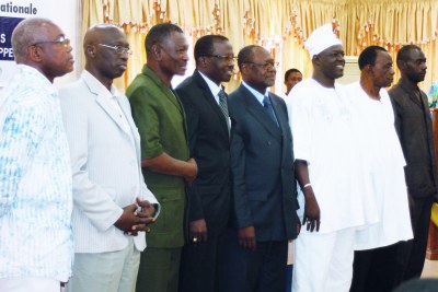La Coalition pour la démocratie et la réconciliation nationale (CODER) a animé à Ouagadougou, une conférence de presse le 16 octobre 2016, sur la cérémonie de signature du protocole d’accord reliant les huit partis politiques qui la composent