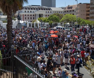#FeesMustFall Protesters March to Parliament in Cape Town