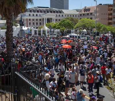 #FeesMustFall Protesters March to Parliament in Cape Town
