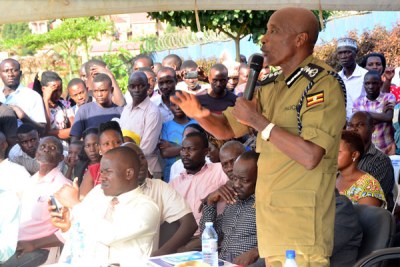 General Kale Kayihura addresses residents of Nansana.