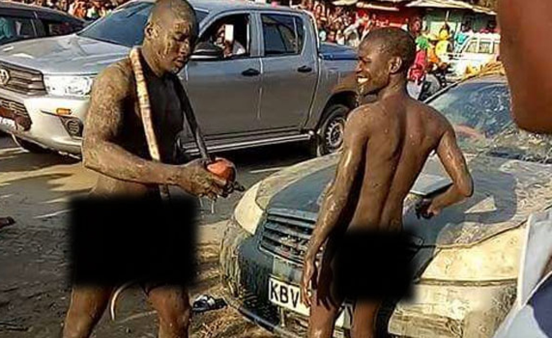 Kenya: Police don arrest car thieves wey naked for 