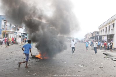 Des pneus brulés par des manifestants le 31/12/2017 à Kinshasa lors de la marche initiée par le Comité laïc de coordination (CLC)