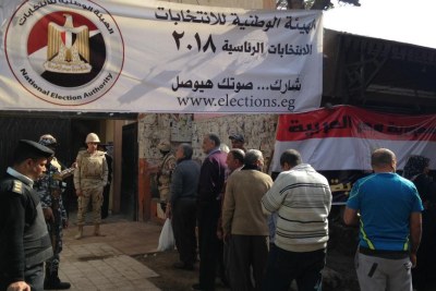 Un bureau de vote à l'ouverture le 26 mars dans le vieux Caire.