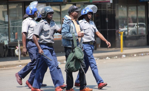 Mayhem As Police Vendors Clash In Zimbabwe Capital 