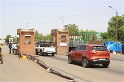 Le poste de péage à la sortie de la ville de Ouahigouya (région du Nord) en partance pour Ouagadougou.