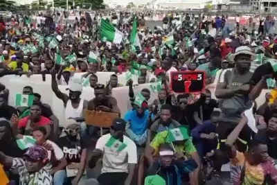 Les manifestants de #endSARS à Lagos juste avant que la police 