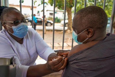 At Nizamiye Hospital in Abuja, Nigeria, a nurse administers a second Covid-19 dose to Martin Atojoko (file photo).