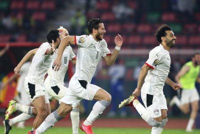 L'Egypte célèbre lors de son match contre le Cameroun lors de la Coupe d'Afrique des Nations TotalEnergies le 3 février 2022.