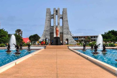 La statue en bronze de Kwame Nkrumah, premier président du Ghana, au parc commémoratif qui porte son nom, situé dans le centre d’Accra, la capitale du Ghana,