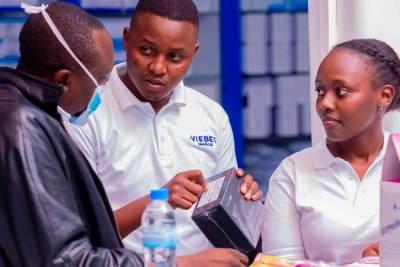 Alex Musyoka, VIEBEG Co-founder and Chief Commercial Officer (centre), explaining to a customer the importance of being a data-driven healthcare provider.