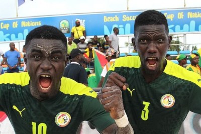 Les Lions du Sénégal célébrant leur qualification en finale de la CAN Beach Soccer Mozambique 2022