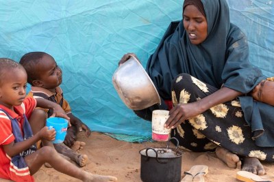 Sahara, son mari et ses trois fils ont fui la sécheresse en Somalie pour sauver les quelques chèvres qui leur restaient. Ils sont arrivés dans les camps de réfugiés de Dadaab au Kenya en octobre.